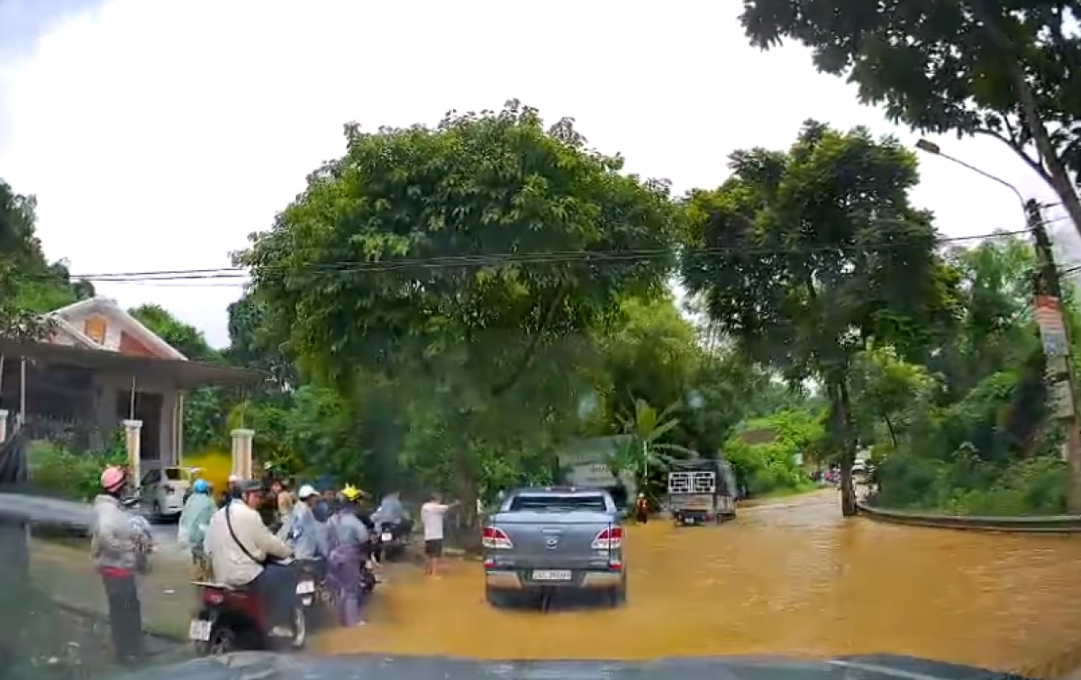 Sạt lở đất, một phụ nữ ở Lào Cai bị cuốn trôi